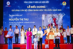 Nữ nhân viên Công ty Điện lực Quảng Ninh trong kỷ nguyên vươn mình: Vững vàng chuyên môn, trọn vẹn yêu thương