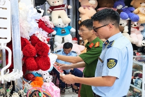 Lâm Đồng: Tịch thu gần 1.000 đồ chơi trẻ em nhập lậu, không rõ nguồn gốc