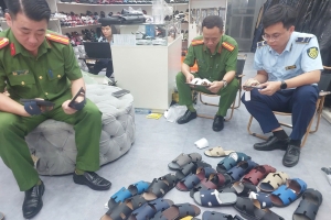 Ninh Bình: Xử phạt 3 cơ sở kinh doanh dép giả mạo nhãn hiệu HERMES