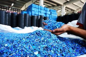 Ngành nhựa tìm nguồn nguyên liệu mới từ chính rác thải
