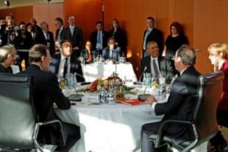 Cấm vận Nga, gánh nặng đặt lên vai bà Merkel?