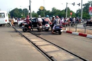 Hà Nội: Yêu cầu xử lý nghiêm vi phạm trật tự an toàn giao thông đường sắt