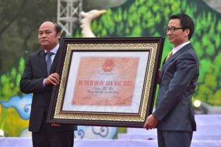 Phó Thủ tướng Vũ Đức Đam trao Bằng Di tích cấp Quốc gia đặc biệt cho chùa Bổ Đà