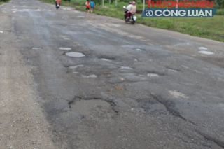 Gia Lai: Xe quá tải “băm nát” Quốc lộ 19