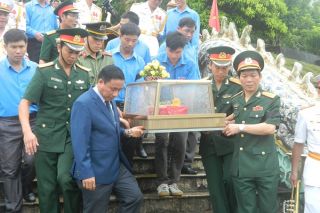 Hà Tĩnh: An táng 12 hài cốt liệt sỹ hy sinh tại nước bạn Lào