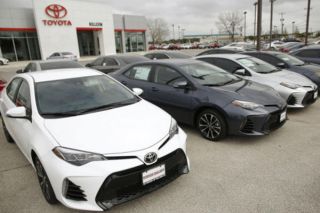 Doanh thu Toyota đang giảm sút mạnh