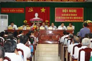 Phó Thủ tướng Trương Hòa Bình tiếp xúc cử tri Long An