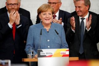 Bà Merkel trúng cử Thủ tướng, đảng cực hữu trở lại Quốc hội Đức