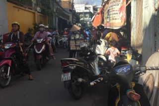 Chợ tự phát và ATVSTP (TP. HCM) – Bài 13: Nhiều lo ngại tại chợ hẻm 201 Nguyễn Xí