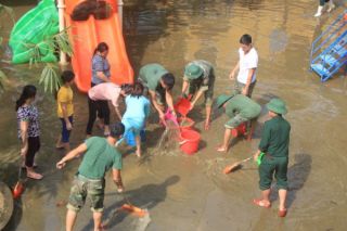 Huế: Đề xuất xin hỗ trợ sách, vở học sinh sau lũ