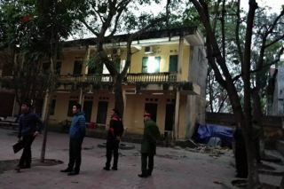Nguyên nhân vụ sập lan can Trường Tiểu học Văn Môn