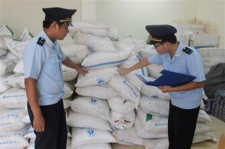 Quảng Trị: Trong một ngày, bắt giữ 2 vụ vận chuyển hàng lậu quy mô lớn