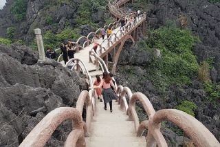Công ty CP Du lịch Tràng An: Tự nguyện tháo dỡ công trình “khủng” xây dựng trái phép