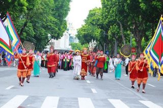 Hà Nội: Hàng nghìn khách thập phương và người dân Thủ đô hòa mình trong lễ hội đường phố