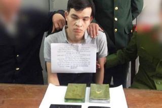 Nghệ An: Bắt đối tượng vận chuyển 2 bánh heroin