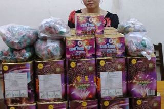 Hà Tĩnh: Khởi tố, nữ thương nhân vận chuyển gần 60 kg pháo lậu