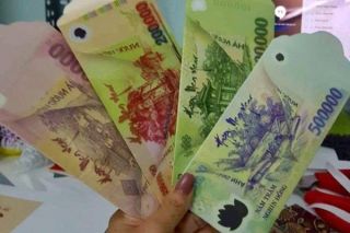 Bất chấp lệnh cấm, bao lì xì in hình tiền Việt Nam vẫn rao bán rầm rộ trên mạng