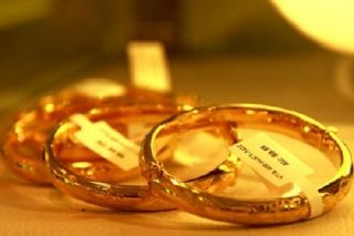Giá vàng hôm nay: Vượt ngưỡng 1.300 USD/ounce