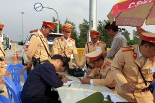Cục CSGT - Bộ Công an: Phát hiện lái xe bồn, dương tính với ma túy