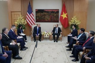 Thủ tướng Nguyễn Xuân Phúc đón Tổng thống Hoa Kỳ Donald Trump