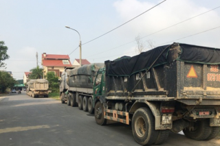 Hà Tĩnh: Bắt đoàn xe chở cát “lậu” vi phạm trọng tải