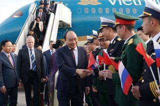 Thủ tướng đến Saint Petersburg, bắt đầu thăm chính thức Liên bang Nga