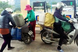 Bộ Công Thương: Xăng dầu đảm bảo đủ, người dân không nên tích trữ