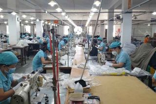 Bà Rịa - Vũng Tàu: Doanh nghiệp may mặc đẩy mạnh sản xuất khẩu trang kháng khuẩn