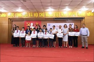 Tập đoàn CEO “Lan tỏa yêu thương” tới các em học sinh kém may mắn của huyện Vân Đồn