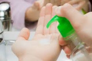Cảnh báo nhiều loại cồn, gel rửa tay khô chứa methanol nguy hại cho người dùng