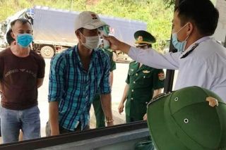 Hà Tĩnh: 3 công dân chui hầm xe khách để trốn cách ly y tế