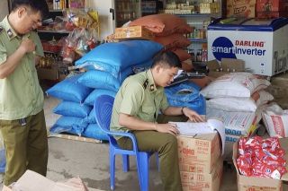 Hà Giang: Phát hiện và tạm giữ trên 200 gói bột giặt có dấu hiệu giả mạo nhãn hiệu OMO