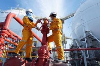Giá xăng dầu ngày 23/10: Giá dầu tiếp tục giảm do hàng tồn kho của Mỹ tăng