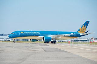 Hành khách bật lửa đốt khăn trên máy bay: Máy bay Vietnam Airlines dừng cất cánh khẩn cấp