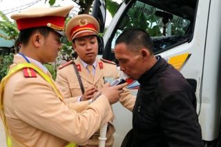 WHO tại Việt Nam: Kiểm tra nồng độ cồn, mỗi người phải một ống thổi mới