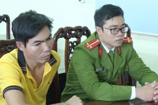 Nghệ An: Bắt quả tang đối tượng vận chuyển 4 bánh heroin, 3kg ma túy đá