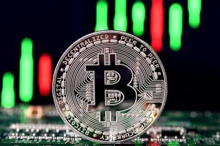 Bitcoin tiến sát kỷ lục 35.000 USD/đồng