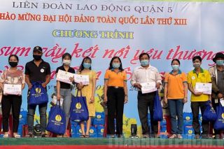 TPHCM: Diễn ra nhiều chương trình nghĩa tình chăm lo tết người lao động có hoàn cảnh khó khăn