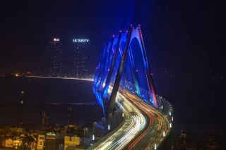 Hàng loạt công trình khắp ba miền thắp đèn xanh vì người tự kỷ