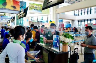 Cấm vận chuyển 2 hành khách vi phạm quy định an ninh hàng không