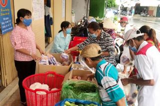 Những nghĩa cử cao đẹp trong mùa dịch Covid-19