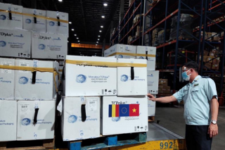 Hải quan TP. Hồ Chí Minh: Thông quan thần tốc vắc xin, vật tư, phòng chống dịch ngay trong đêm