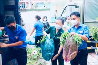 Gửi niềm yêu vào túi an sinh, hàng chục kiều bào động viên gần 900 bệnh nhân ung thư và người dân chống Covid-19