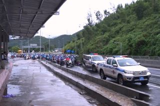 Hầm đường bộ Hải Vân: Lịch sử lần đầu tiên mở hầm để người dân chạy xe máy về quê