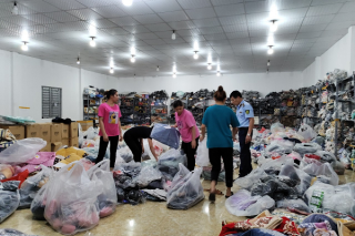 Tuyên Quang: Phát hiện có gần 1.000 sản phẩm quần áo, phụ kiện thời trang nhập lậu