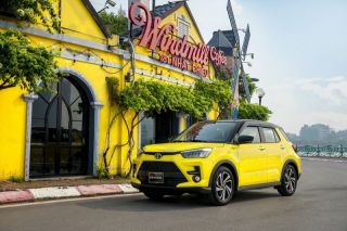 Cùng một tầm giá, người tiêu dùng mua Toyota Raize hay Suzuki XL7?