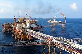 Thị trường dầu thế giới đang “quay cuồng” với giá dầu thô gần chạm mốc 120 USD/thùng