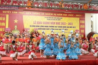 Trường tiểu học Hải Thành đón Bằng công nhận trường đạt chuẩn quốc gia mức độ 2