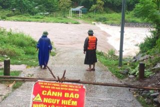 Quảng Bình: Nhiều đoạn đường khu vực biên giới bị ngập và chia cắt