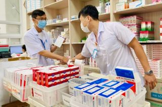 Thủ tướng yêu cầu giải quyết dứt điểm tình trạng thiếu thuốc, vật tư, trang thiết bị y tế